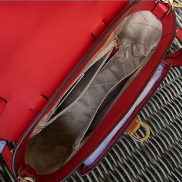 Michael Kors Manhattan Medium School Satchel - Picture 15 of 16